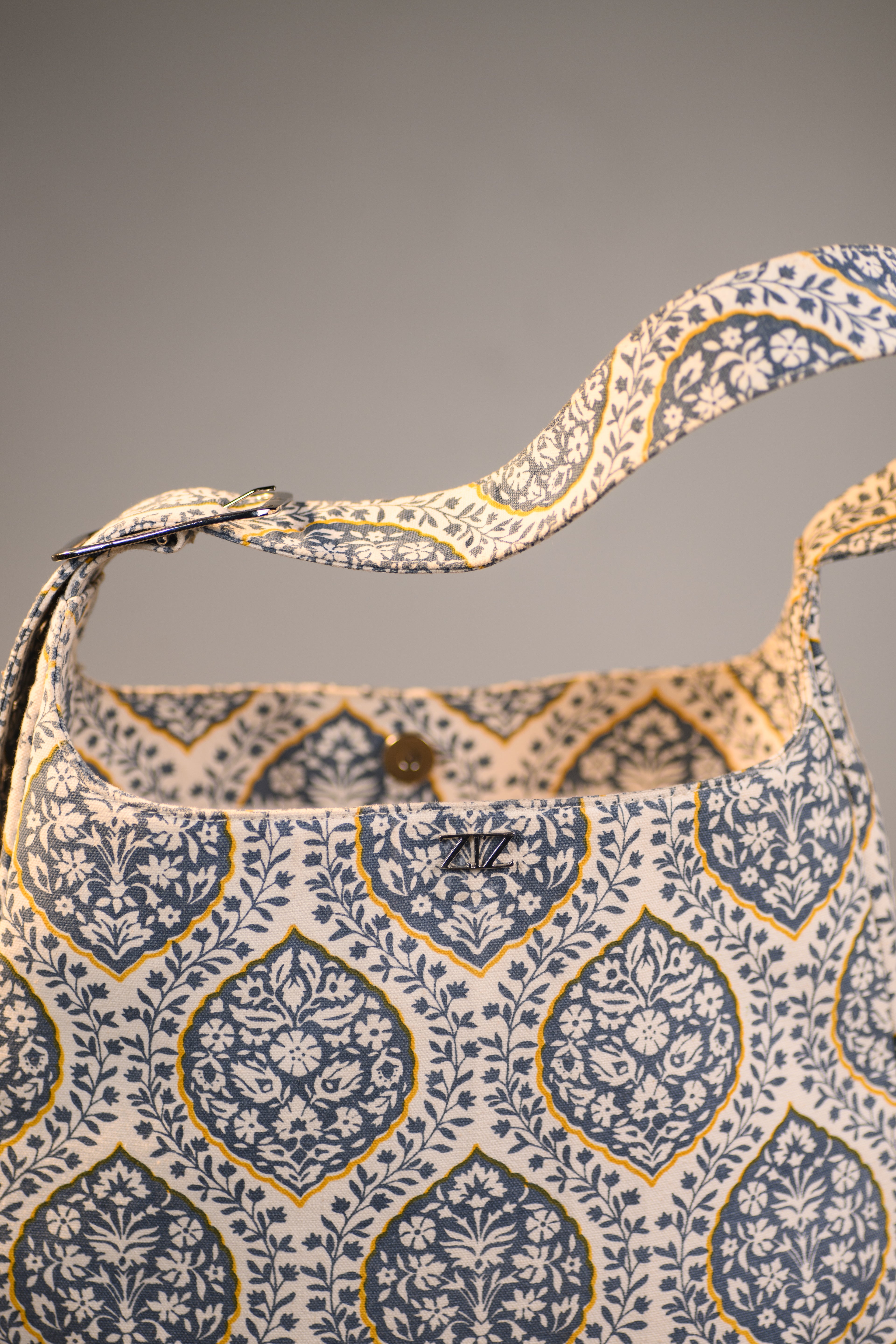 CANVAS BUCKLE BAG