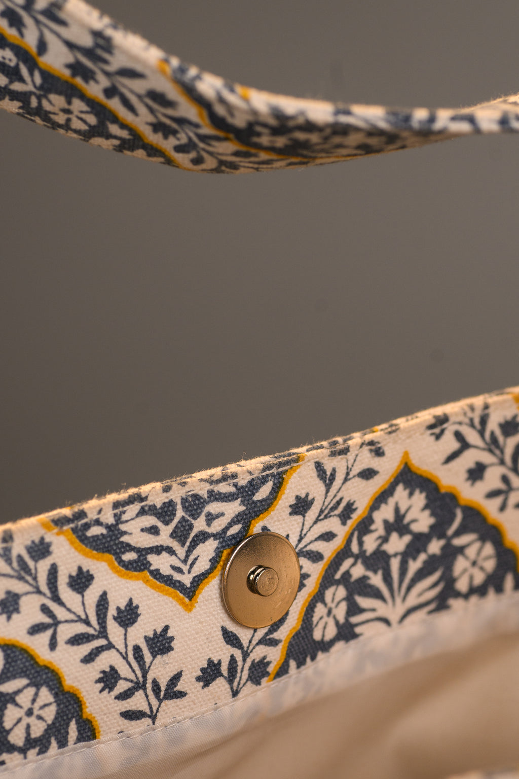CANVAS BUCKLE BAG