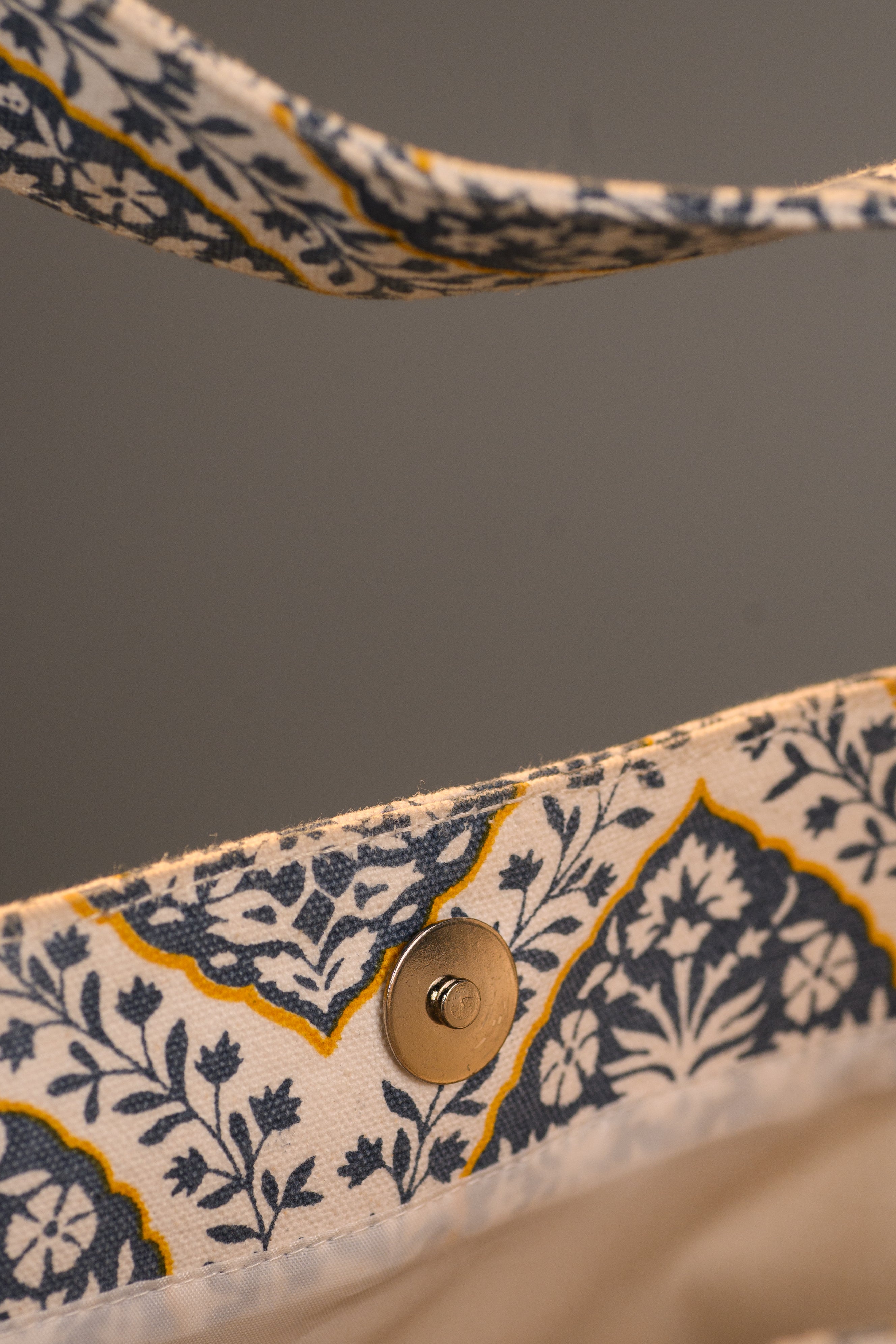 CANVAS BUCKLE BAG