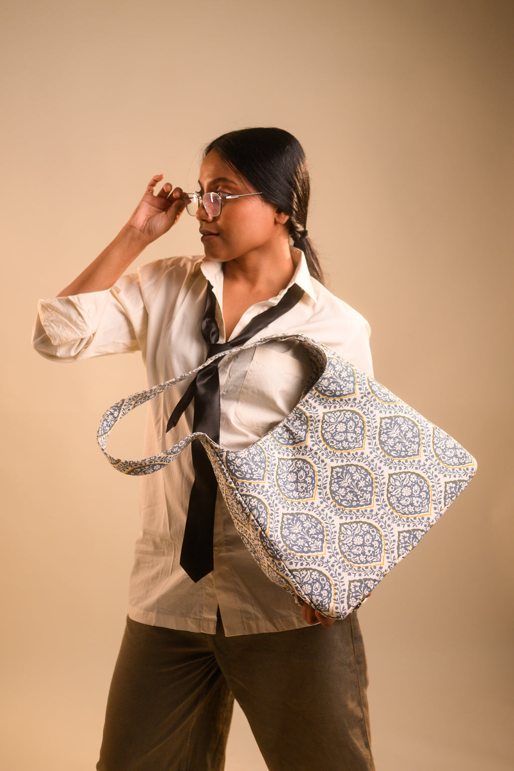 CANVAS BUCKEL BAG