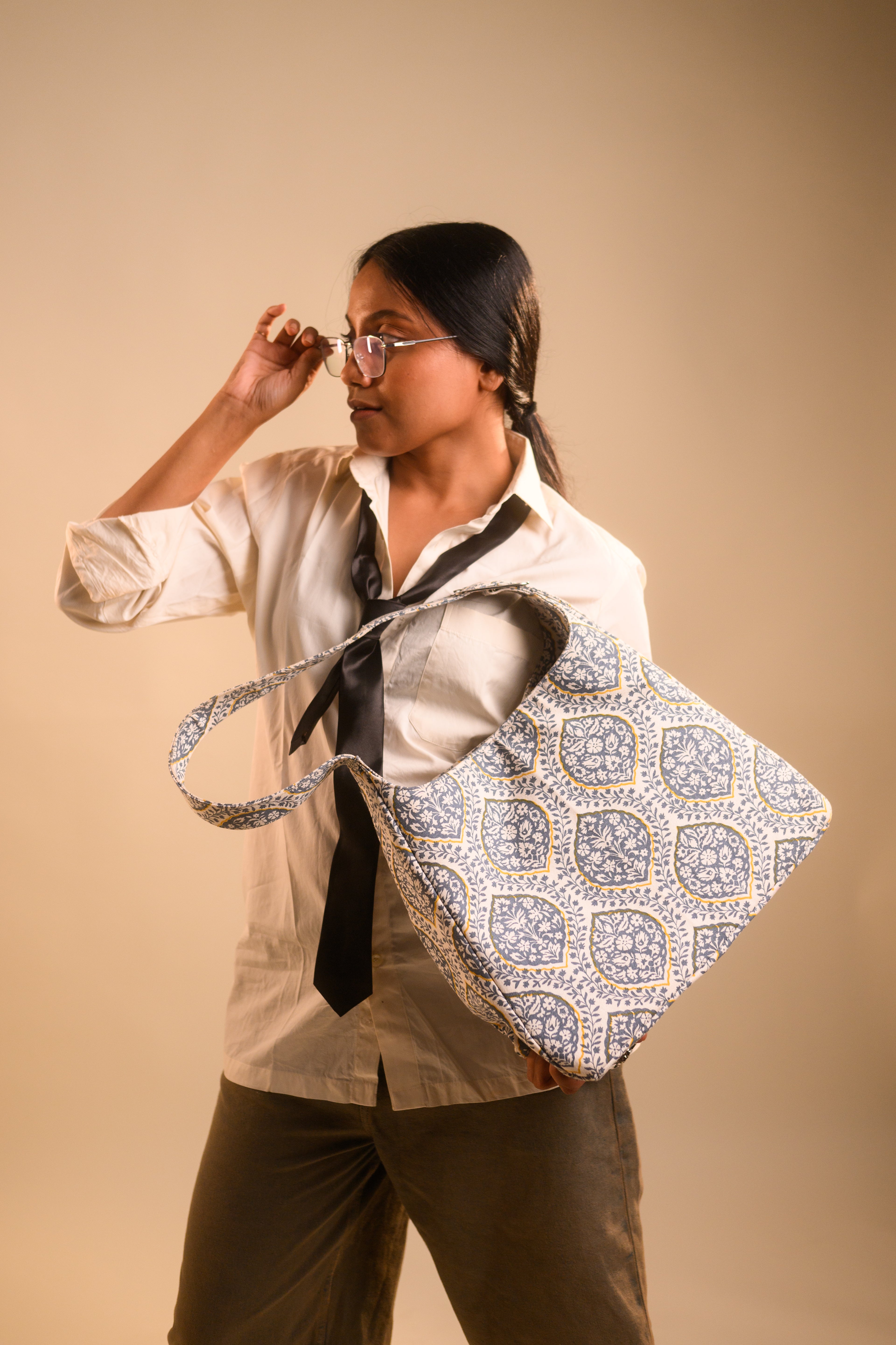 CANVAS BUCKEL BAG